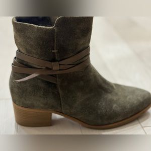 Italeau suede boots